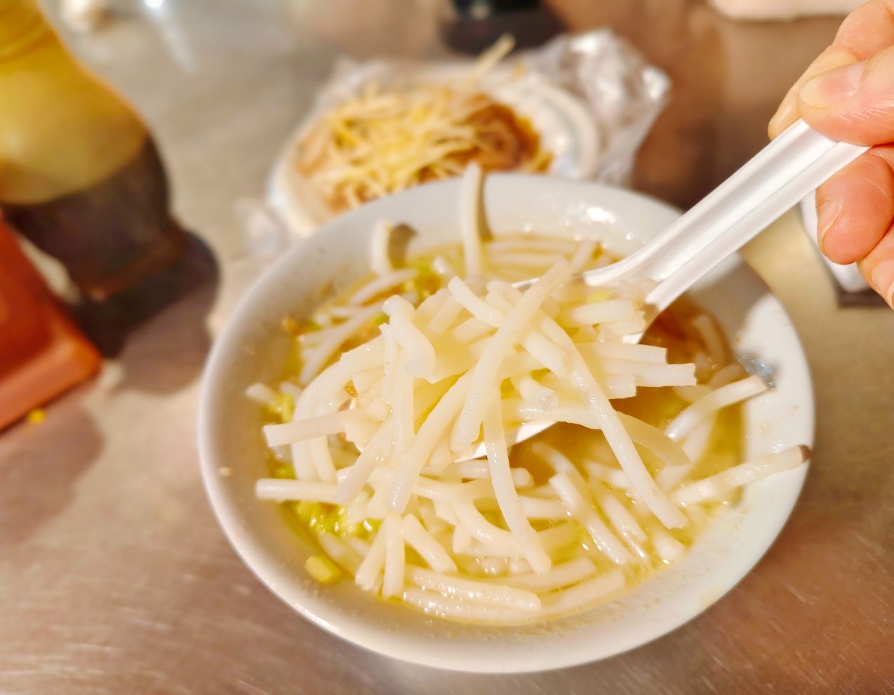 一日3小時半國慶市場內、經典台灣道地美食、全品項濃郁Q嫩不油膩、阿嬌米粉湯！