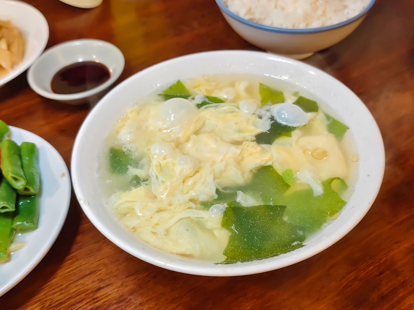 花蓮美食｜老鄉牛肉麵館、原汁牛肉麵紅燒湯頭、酸甜爽口大推、記憶美味（末附菜單）