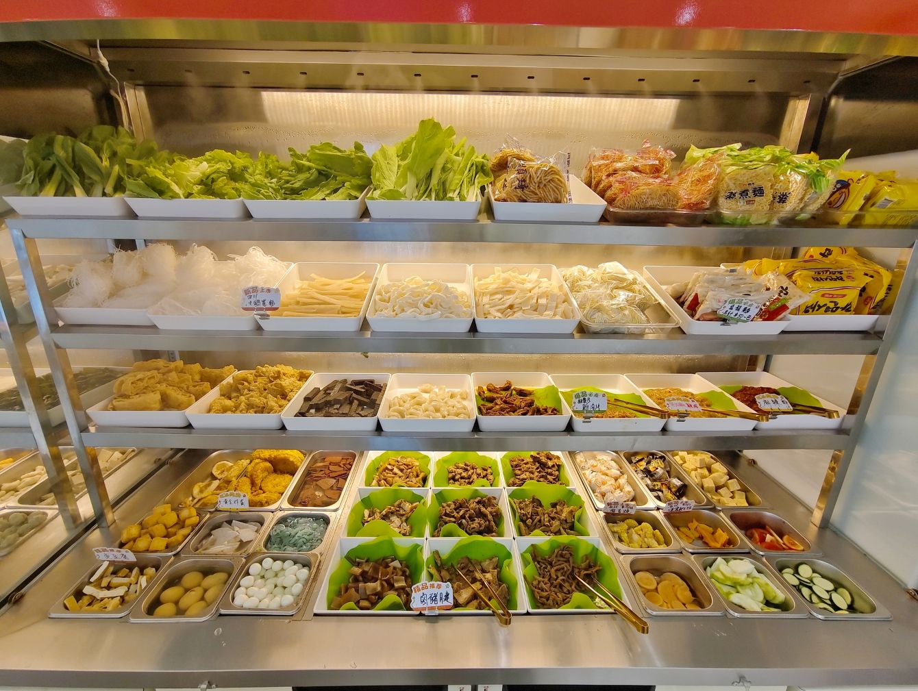 客製化麻辣料理、人氣獨特美味插旗台北、100種料自由選、秤重計價、白飯無限續吃、小谷姐姐！