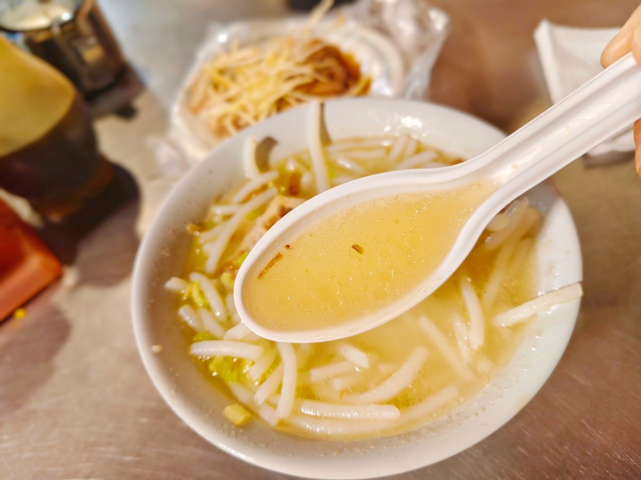 一日3小時半國慶市場內、經典台灣道地美食、全品項濃郁Q嫩不油膩、阿嬌米粉湯！