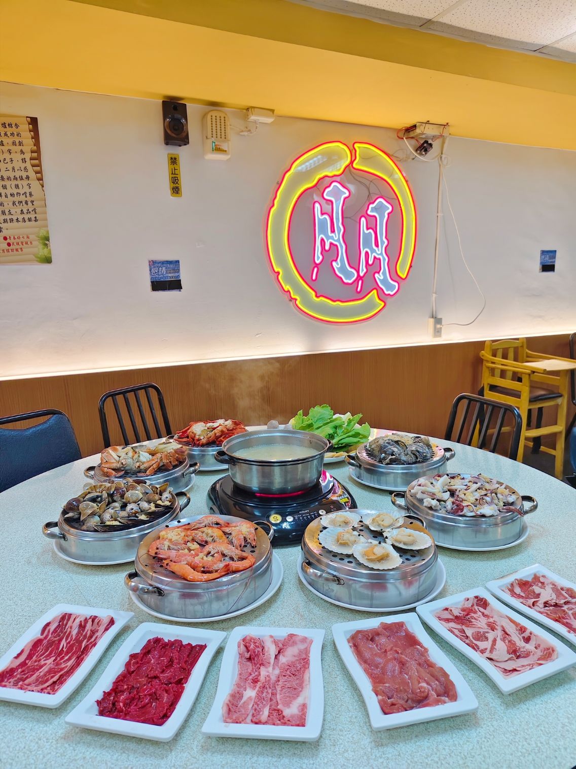 海鮮新鮮現蒸、爽嗑活體龍蝦、麵包蟹必吃、雜炊粥收尾超完美、朋月栻 二月牌沙茶爐 新莊店、新莊美食! - 第10張圖 海鮮新鮮現蒸、爽嗑活體龍蝦、麵包蟹必吃、雜炊粥收尾超完美、朋月栻 二月牌沙茶爐 新莊店、新莊美食!