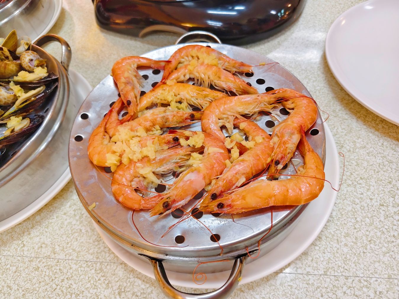 海鮮新鮮現蒸、爽嗑活體龍蝦、麵包蟹必吃、雜炊粥收尾超完美、朋月栻 二月牌沙茶爐 新莊店、新莊美食! - 第25張圖 海鮮新鮮現蒸、爽嗑活體龍蝦、麵包蟹必吃、雜炊粥收尾超完美、朋月栻 二月牌沙茶爐 新莊店、新莊美食!