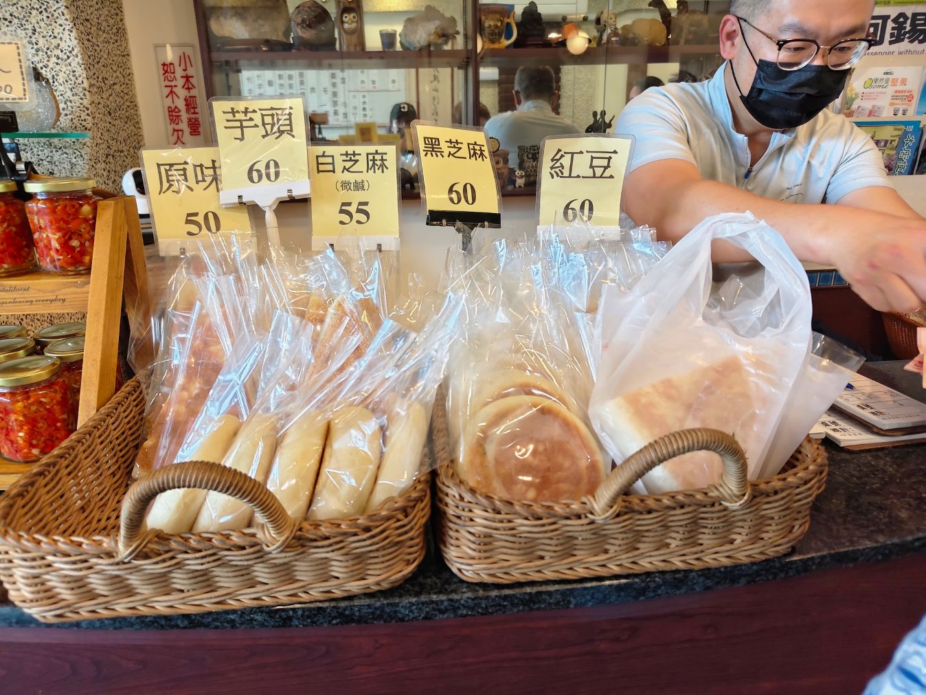 花蓮美食｜老鄉牛肉麵館、原汁牛肉麵紅燒湯頭、酸甜爽口大推、記憶美味（末附菜單）
