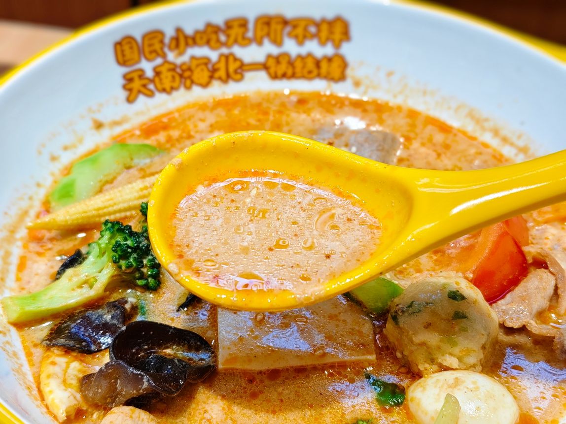 客製化麻辣料理、人氣獨特美味插旗台北、100種料自由選、秤重計價、白飯無限續吃、小谷姐姐！