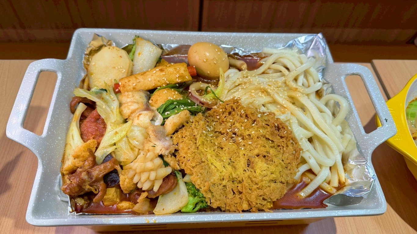 客製化麻辣料理、人氣獨特美味插旗台北、100種料自由選、秤重計價、白飯無限續吃、小谷姐姐！