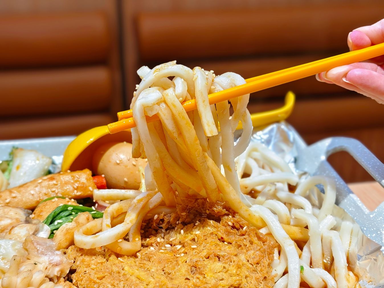 客製化麻辣料理、人氣獨特美味插旗台北、100種料自由選、秤重計價、白飯無限續吃、小谷姐姐！