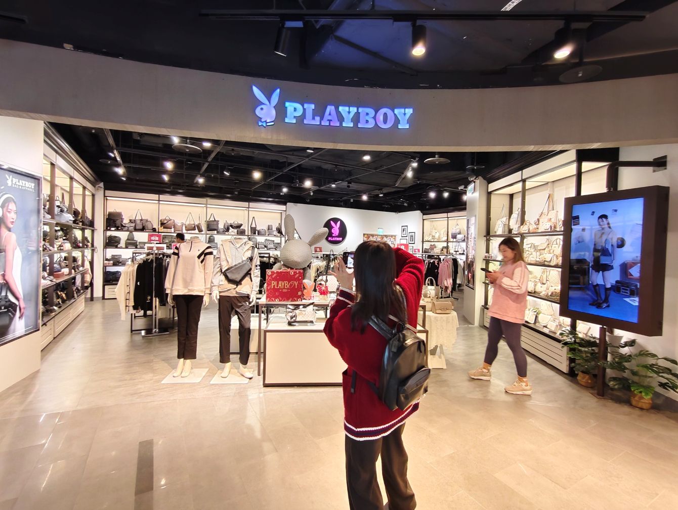 桃園大江購物中心、2026賀歲慶裝置藝術開箱、吃喝玩樂買一站式悠遊逛街城！（全年免費停車）