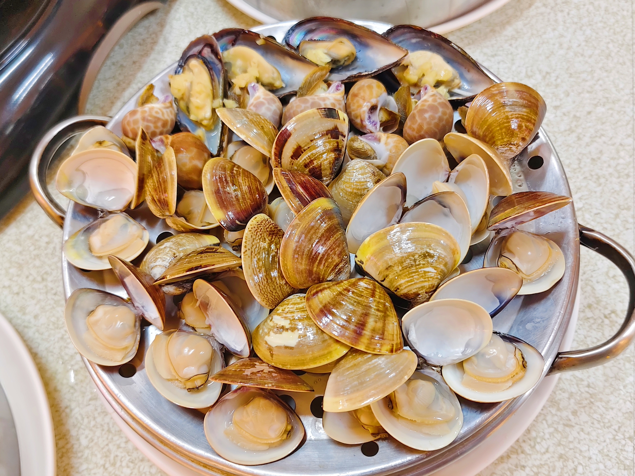 海鮮新鮮現蒸、爽嗑活體龍蝦、麵包蟹必吃、雜炊粥收尾超完美、朋月栻 二月牌沙茶爐 新莊店、新莊美食! - 第23張圖 海鮮新鮮現蒸、爽嗑活體龍蝦、麵包蟹必吃、雜炊粥收尾超完美、朋月栻 二月牌沙茶爐 新莊店、新莊美食!