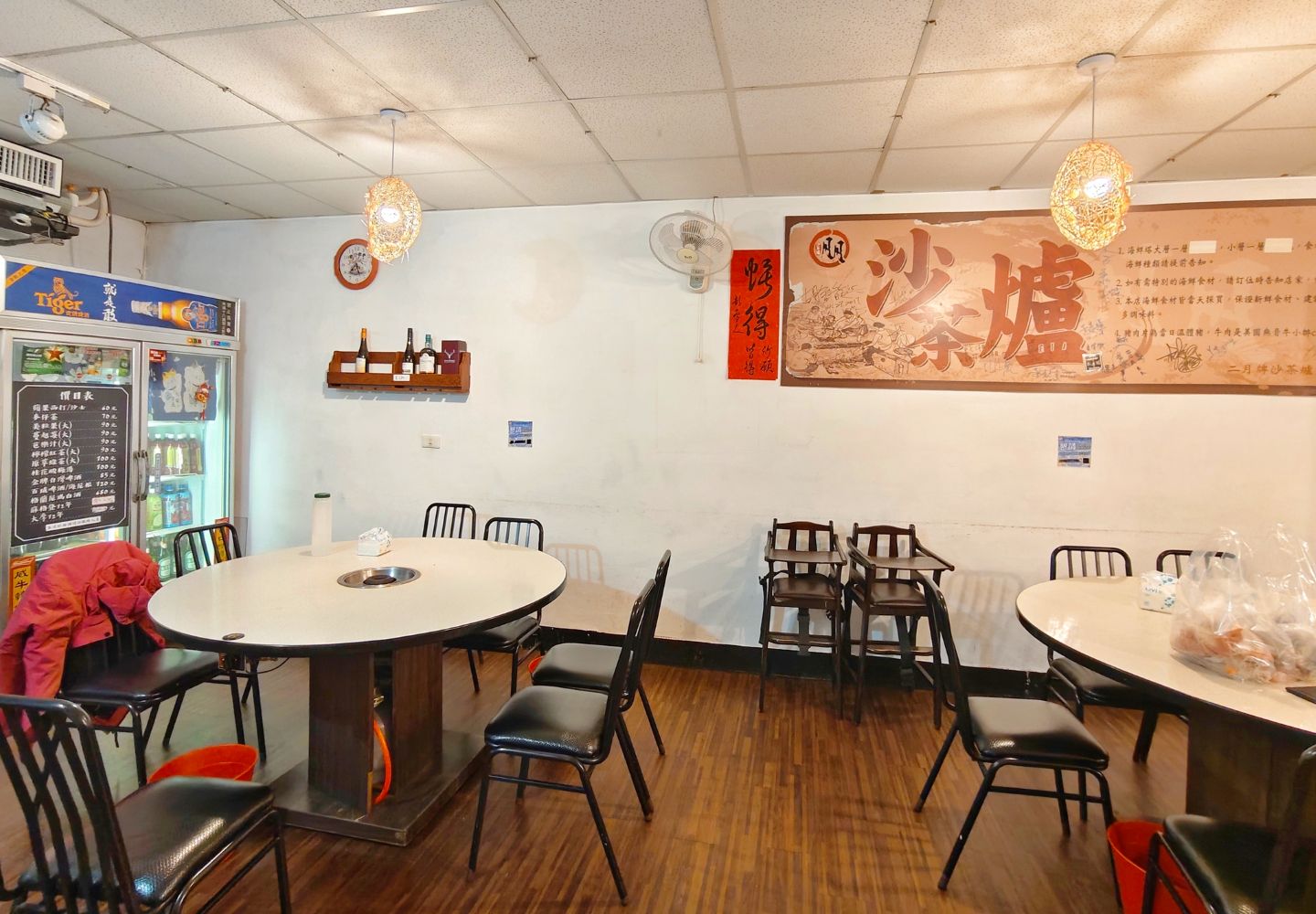 海鮮新鮮現蒸、爽嗑活體龍蝦、麵包蟹必吃、雜炊粥收尾超完美、朋月栻 二月牌沙茶爐 新莊店、新莊美食! - 第3張圖 海鮮新鮮現蒸、爽嗑活體龍蝦、麵包蟹必吃、雜炊粥收尾超完美、朋月栻 二月牌沙茶爐 新莊店、新莊美食!