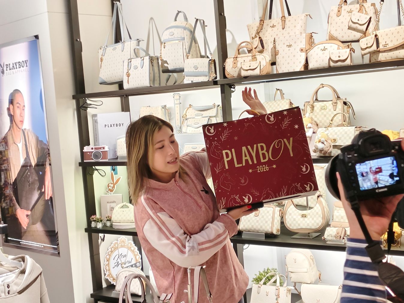 桃園大江購物中心、2026賀歲慶裝置藝術開箱、吃喝玩樂買一站式悠遊逛街城！（全年免費停車）