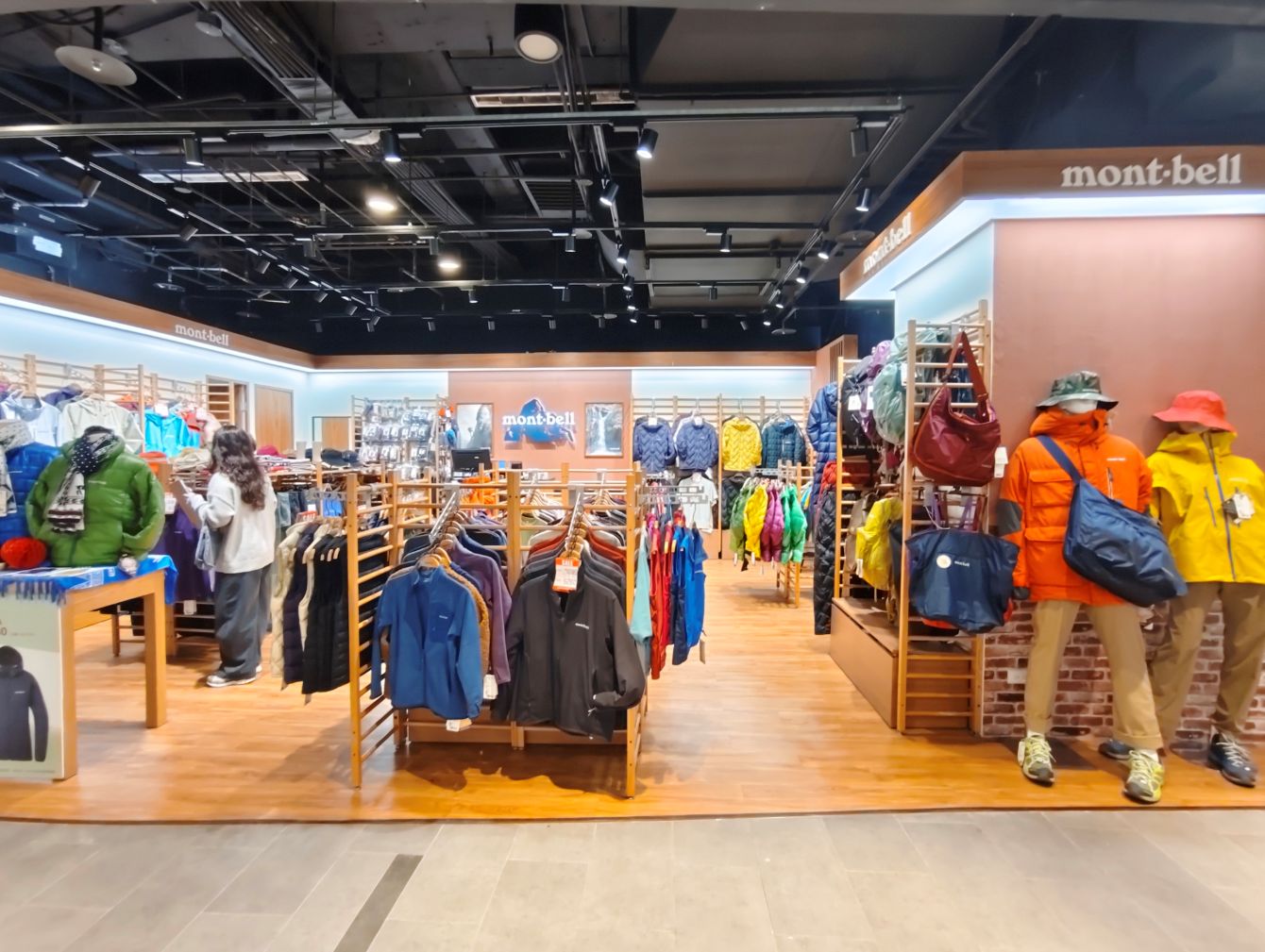 桃園大江購物中心、2026賀歲慶裝置藝術開箱、吃喝玩樂買一站式悠遊逛街城！（全年免費停車）