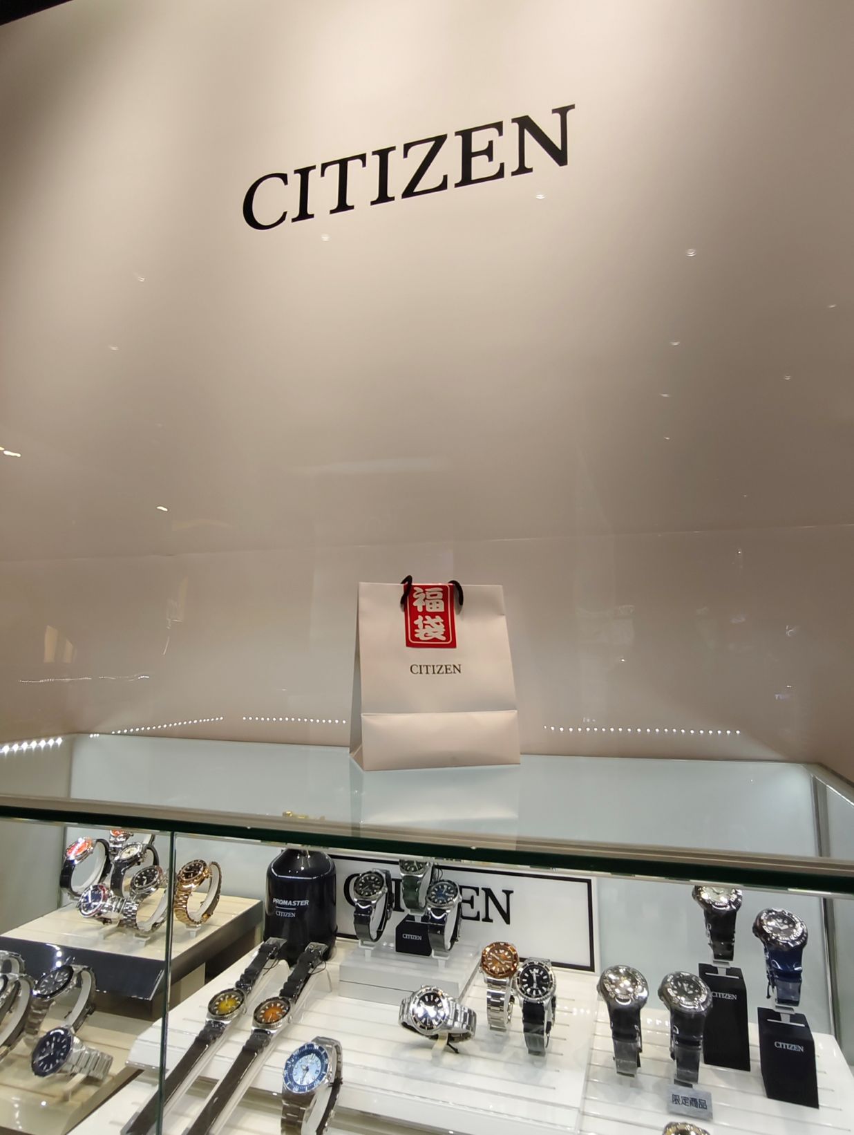 桃園大江購物中心、2026賀歲慶裝置藝術開箱、吃喝玩樂買一站式悠遊逛街城！（全年免費停車）