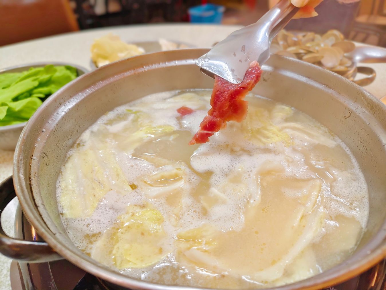 海鮮新鮮現蒸、爽嗑活體龍蝦、麵包蟹必吃、雜炊粥收尾超完美、朋月栻 二月牌沙茶爐 新莊店、新莊美食! - 第11張圖 海鮮新鮮現蒸、爽嗑活體龍蝦、麵包蟹必吃、雜炊粥收尾超完美、朋月栻 二月牌沙茶爐 新莊店、新莊美食!