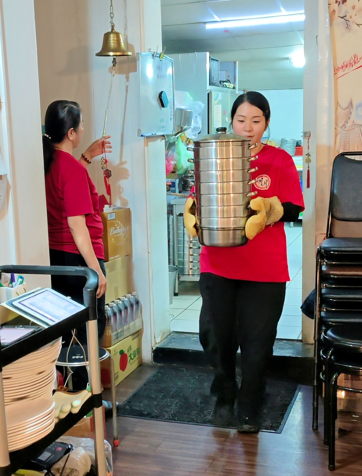 海鮮新鮮現蒸、爽嗑活體龍蝦、麵包蟹必吃、雜炊粥收尾超完美、朋月栻 二月牌沙茶爐 新莊店、新莊美食! - 第9張圖 海鮮新鮮現蒸、爽嗑活體龍蝦、麵包蟹必吃、雜炊粥收尾超完美、朋月栻 二月牌沙茶爐 新莊店、新莊美食!