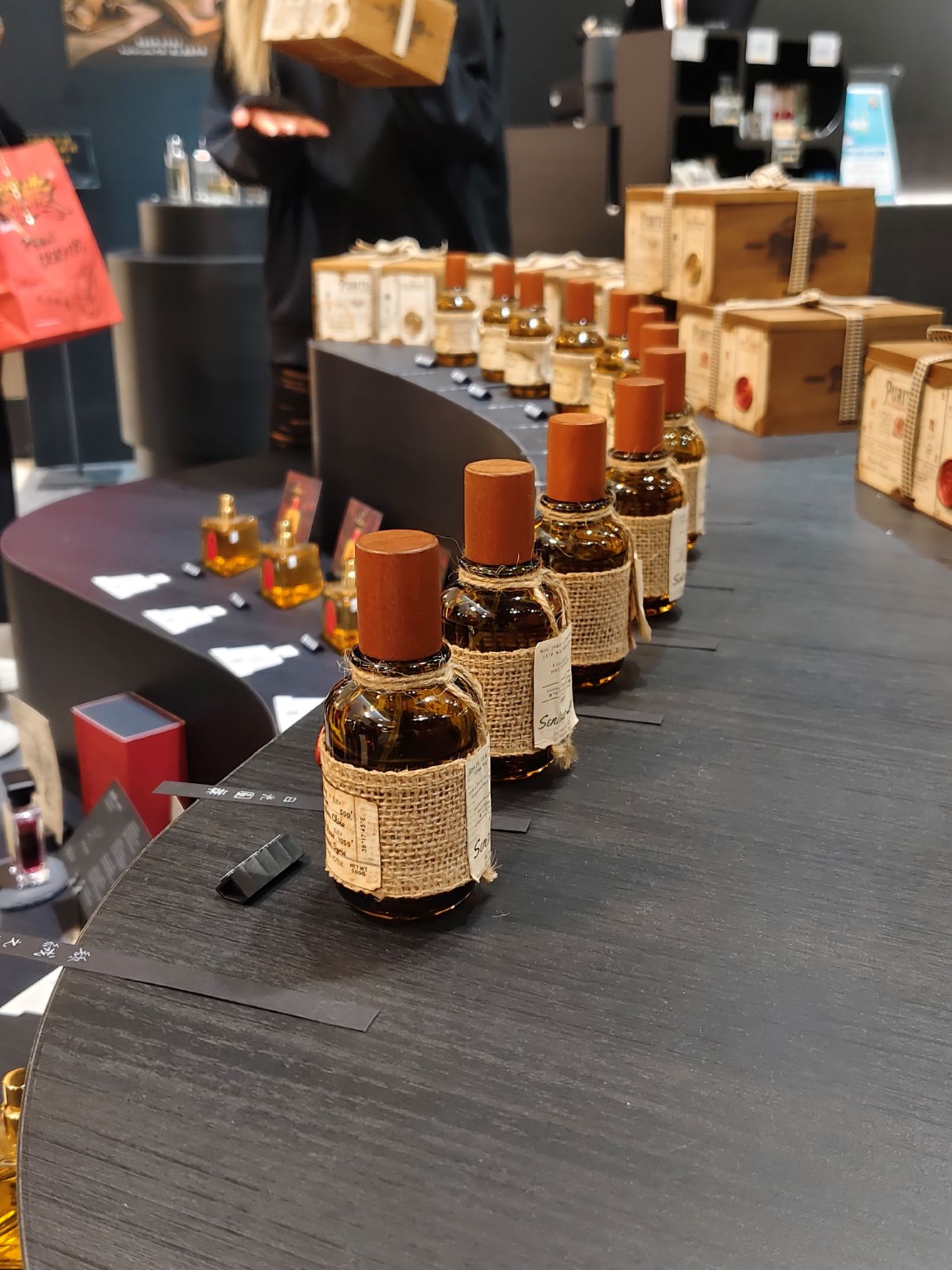 桃園大江購物中心、2026賀歲慶裝置藝術開箱、吃喝玩樂買一站式悠遊逛街城！（全年免費停車）