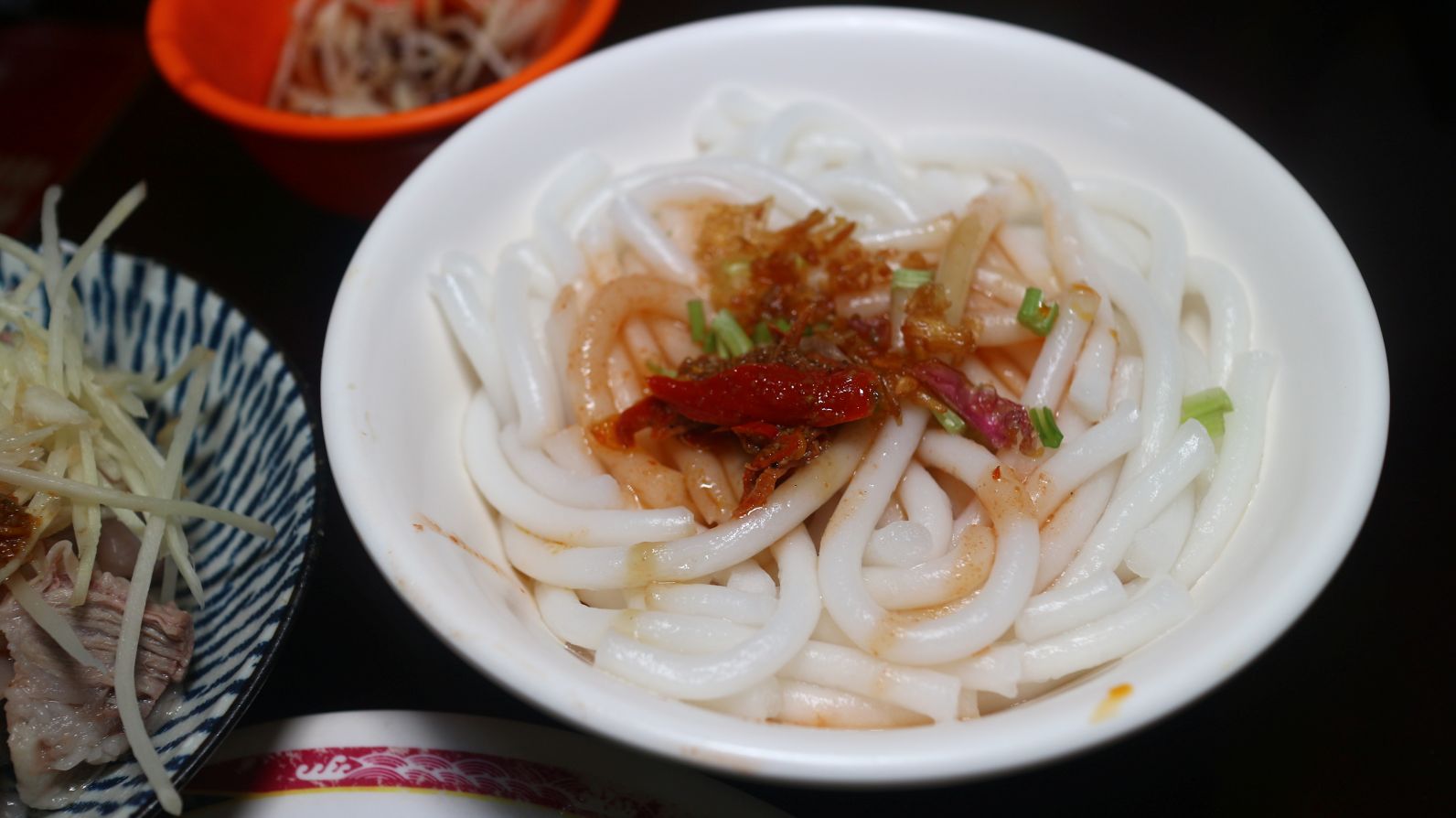 雙連美食推薦！老台北人從小吃到大、70年老店柴寮仔米苔目、黑白切配手工辣椒超對味！