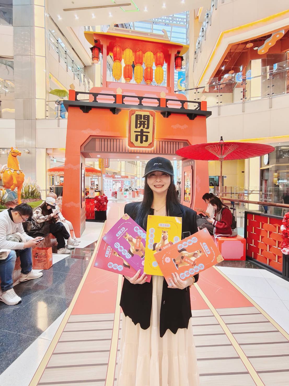 桃園大江購物中心、2026賀歲慶裝置藝術開箱、吃喝玩樂買一站式悠遊逛街城！（全年免費停車）