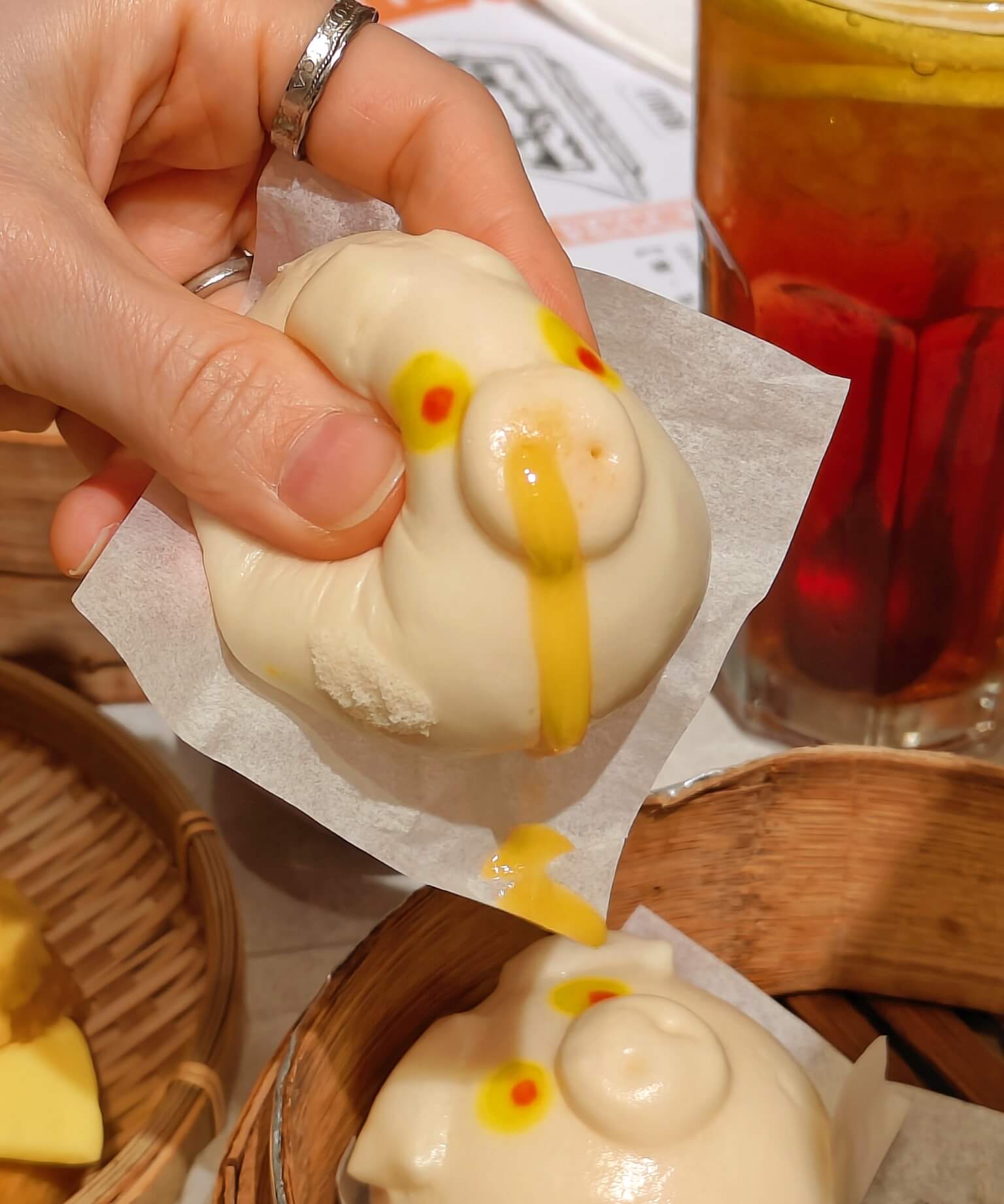 桃園大江購物中心、2026賀歲慶裝置藝術開箱、吃喝玩樂買一站式悠遊逛街城！（全年免費停車）