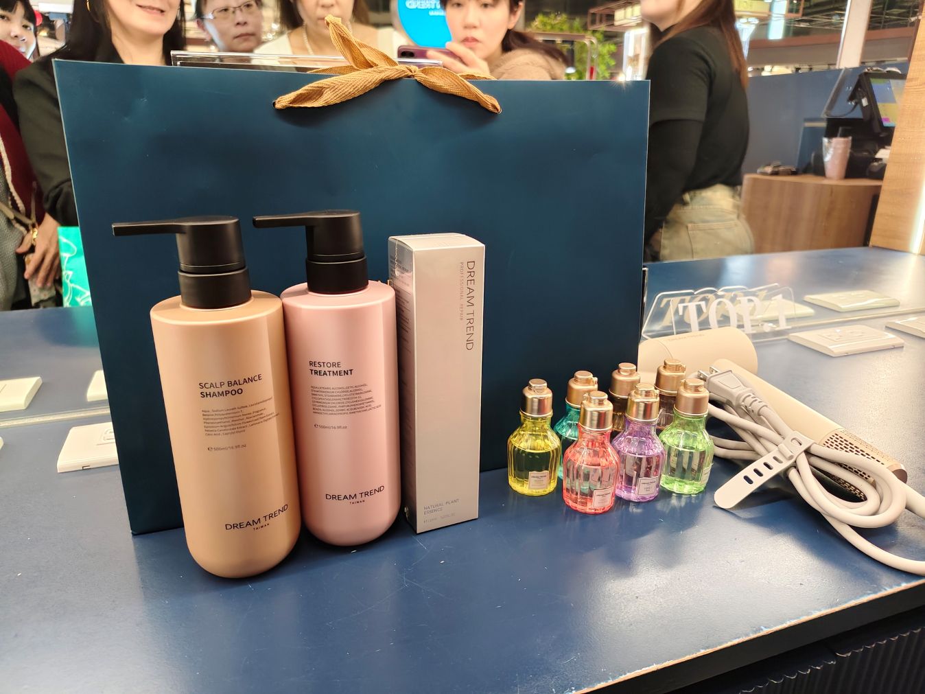 桃園大江購物中心、2026賀歲慶裝置藝術開箱、吃喝玩樂買一站式悠遊逛街城！（全年免費停車）