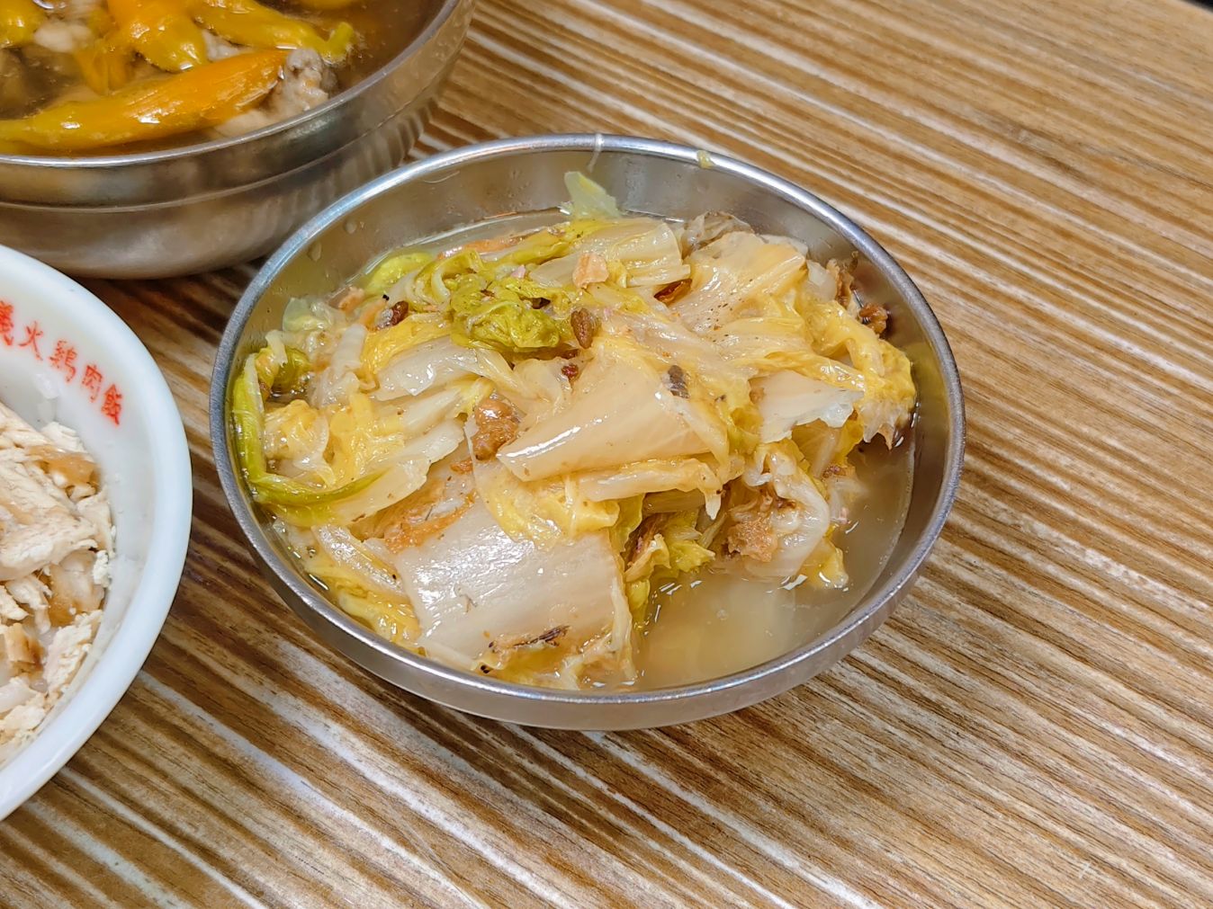 寧夏夜市美食｜蔡家嘉義火雞肉飯、人氣招牌雞肉飯大家卻推炸雞捲、炸豆腐！