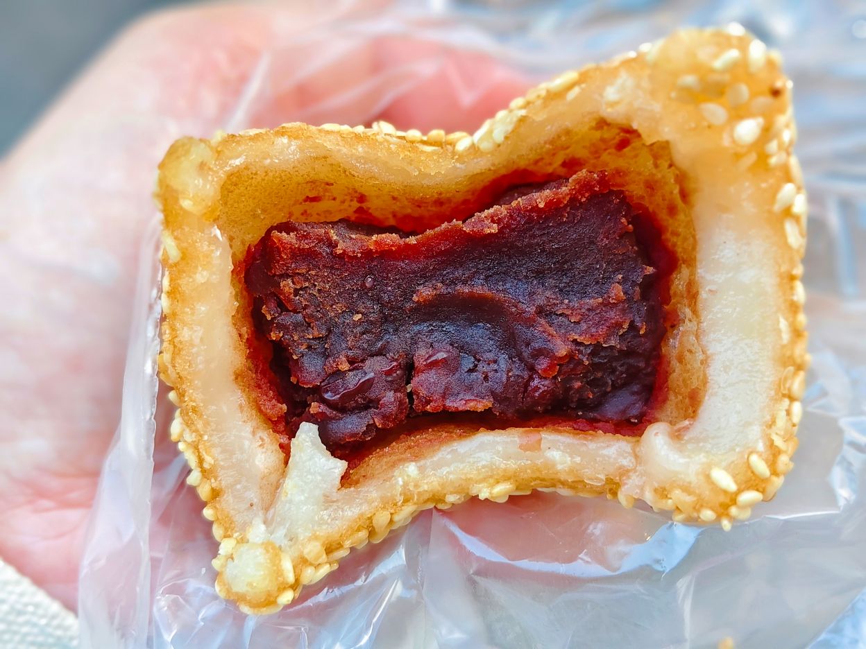 蔡家水煎包鍋貼、酥脆Q彈紅豆爆滿、大大一粒芝麻球必吃、板橋國慶黃昏市場！