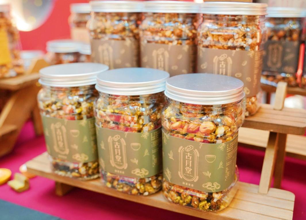 桃園大江購物中心、2026賀歲慶裝置藝術開箱、吃喝玩樂買一站式悠遊逛街城！（全年免費停車）