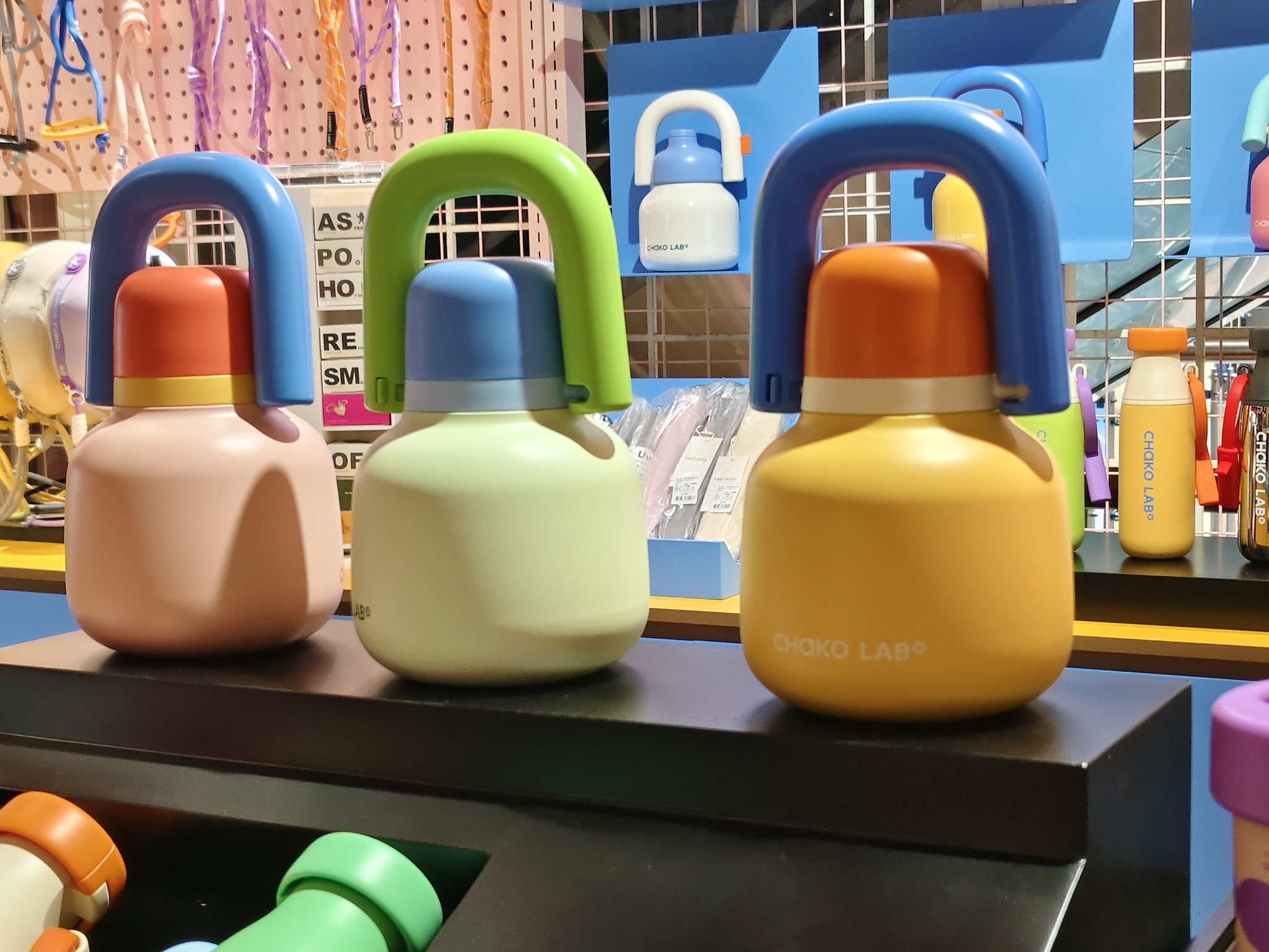 桃園大江購物中心、2026賀歲慶裝置藝術開箱、吃喝玩樂買一站式悠遊逛街城！（全年免費停車）