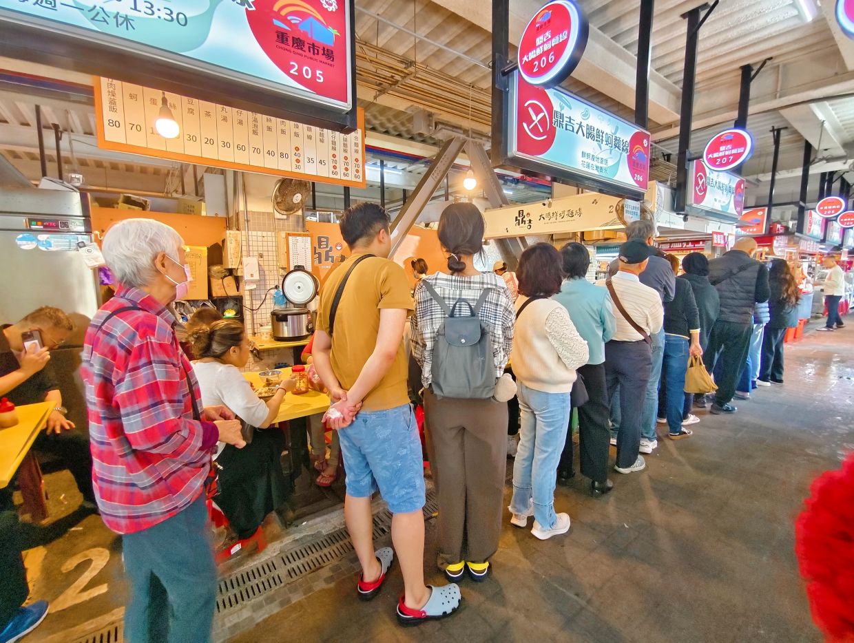 花蓮市重慶市場美食｜蚵仔大又鮮、大腸鮮蚵麵線、滿滿肉Q嫩爌肉飯必吃、鼎吉大腸鮮蚵麵線207攤！花蓮早午餐推薦