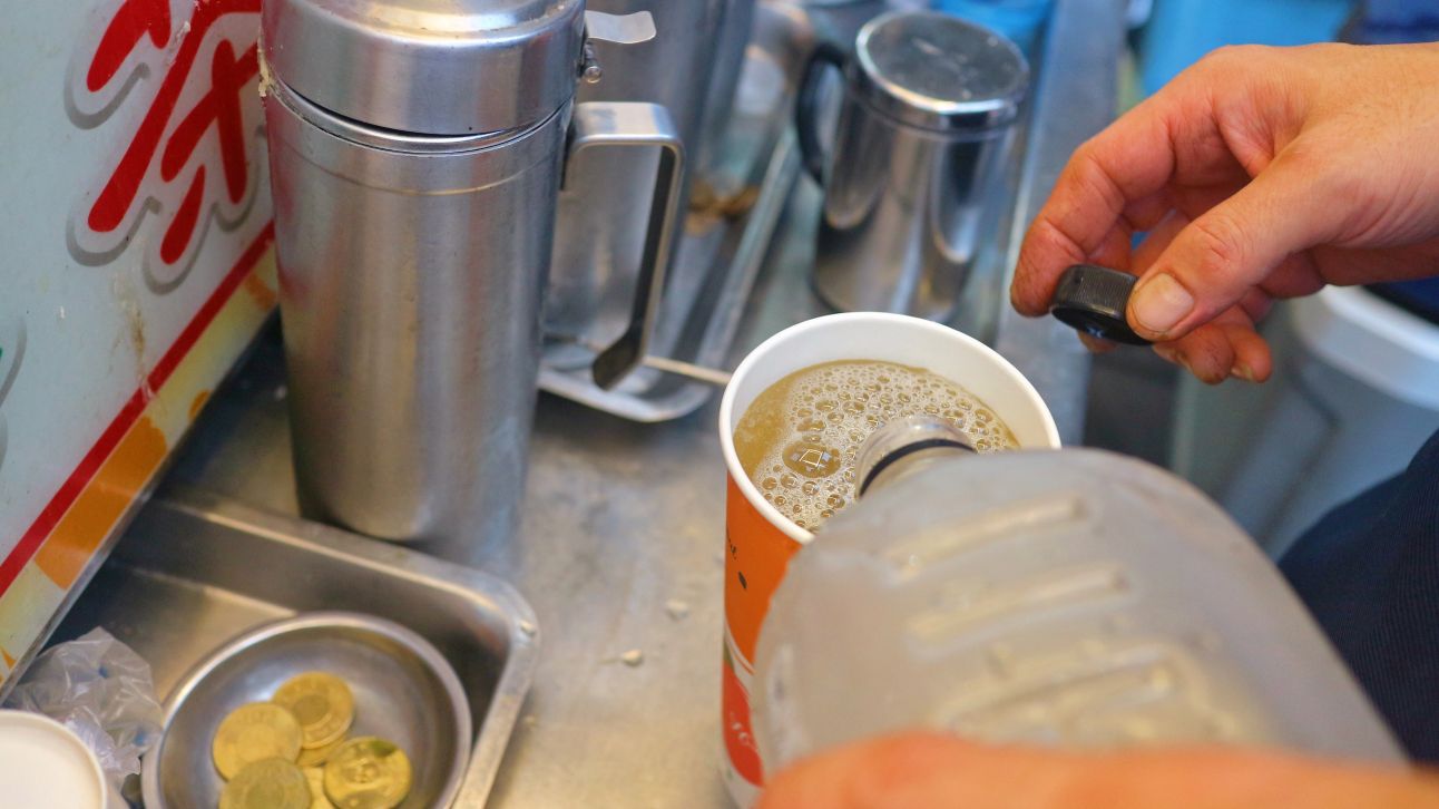 六一散?傳統古早消暑茶飲、台北人氣飲品、最老牌苦茶!寧夏夜市 - 第6張圖 六一散?傳統古早消暑茶飲、台北人氣飲品、最老牌苦茶!寧夏夜市