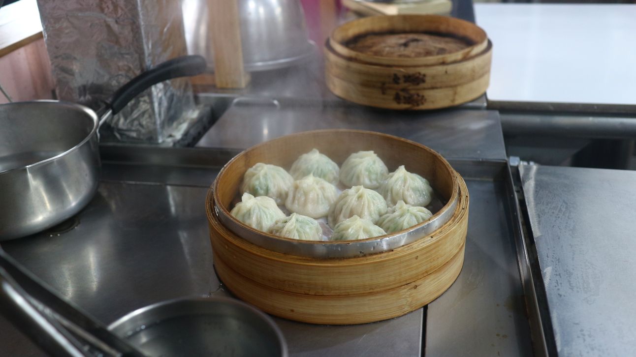 現點現蒸皮薄湯多會爆汁、滿滿三星蔥、在地人的私房小店、美公子湯包 ! - 第5張圖 現點現蒸皮薄湯多會爆汁、滿滿三星蔥、在地人的私房小店、美公子湯包 !