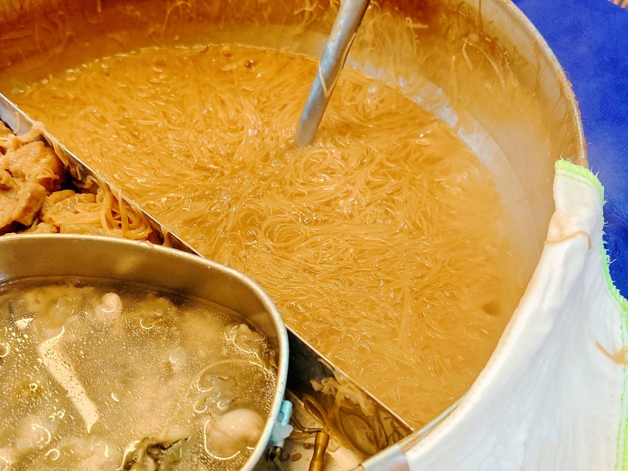 麵線濃郁滑順多料真的蠻實在、台北第一名的麵線、麵線傳奇！