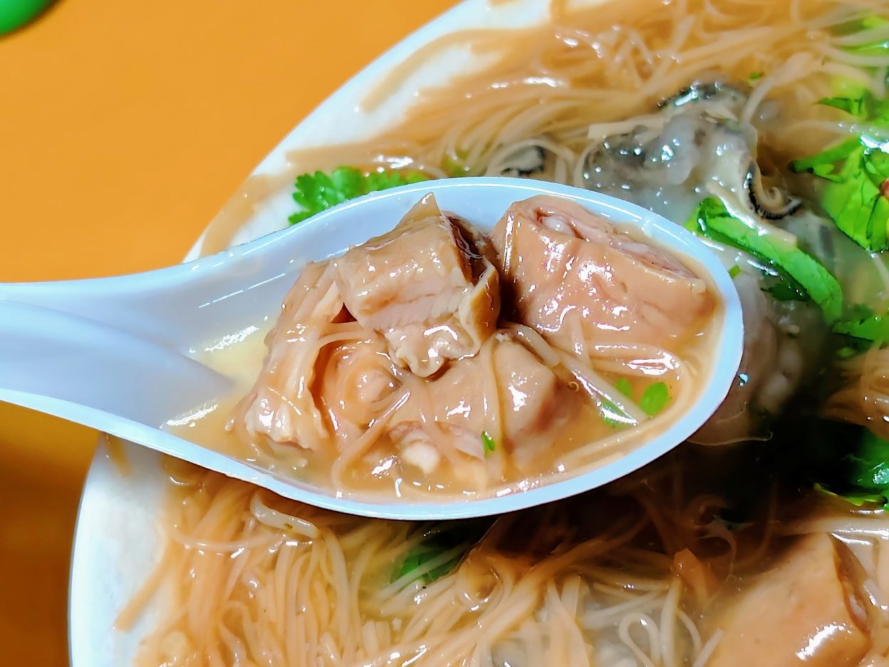 麵線濃郁滑順多料真的蠻實在、台北第一名的麵線、麵線傳奇！