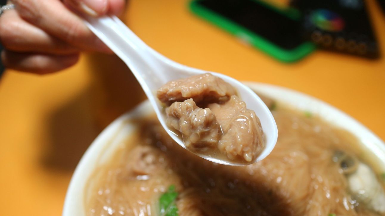麵線濃郁滑順多料真的蠻實在、台北第一名的麵線、麵線傳奇！