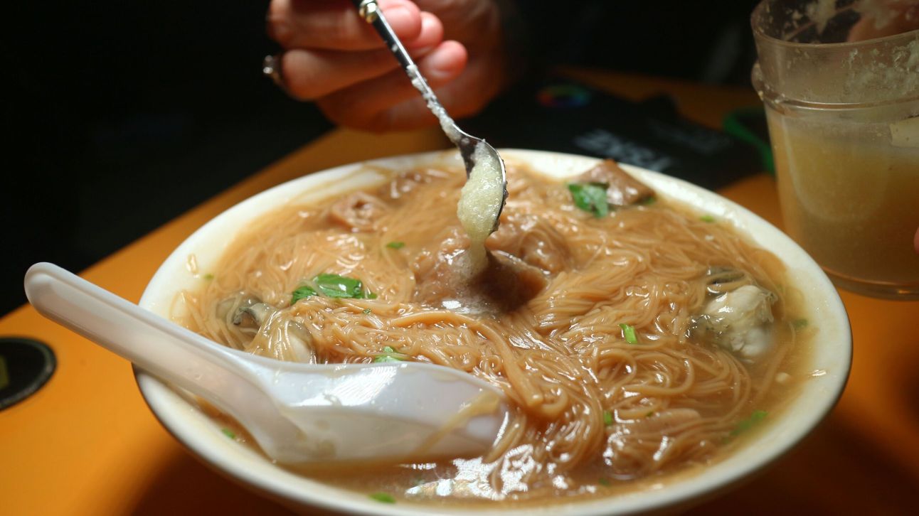 麵線濃郁滑順多料真的蠻實在、台北第一名的麵線、麵線傳奇！