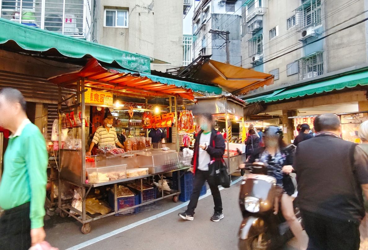 板橋國慶市場、培根肉鬆起士蛋餅爆餡好過癮、法國吐司尬肉鬆邪惡登場、草莓厚片加肉鬆超犯規、稀飯肉鬆真的是超級絕配!泰德肉鬆鋪! - 第2張圖 板橋國慶市場、培根肉鬆起士蛋餅爆餡好過癮、法國吐司尬肉鬆邪惡登場、草莓厚片加肉鬆超犯規、稀飯肉鬆真的是超級絕配!泰德肉鬆鋪!