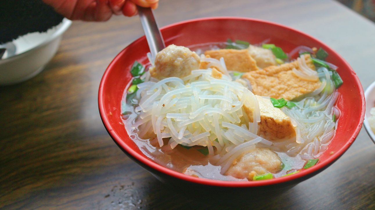 飄香宜蘭員山美食|湯頭清爽鮮甜、魚丸彈牙、米粉超大碗、新城魚丸米粉! - 第7張圖 飄香宜蘭員山美食|湯頭清爽鮮甜、魚丸彈牙、米粉超大碗、新城魚丸米粉!