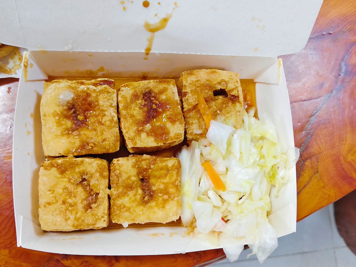 花蓮美崙小吃｜白燈塔公園旁邊現煎炸臭豆腐、蔥油餅、美崙現炸臭豆腐！