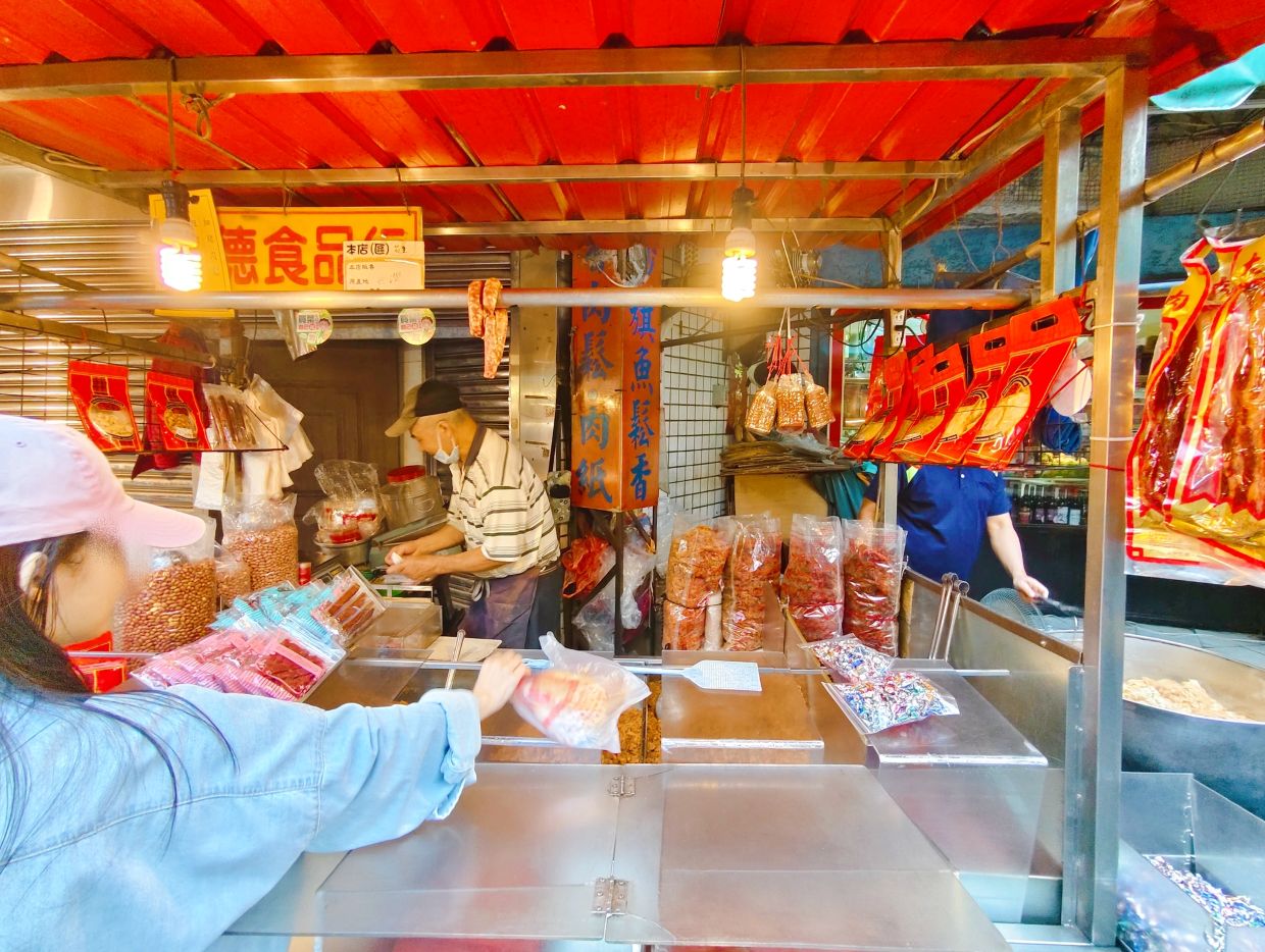 板橋國慶市場、培根肉鬆起士蛋餅爆餡好過癮、法國吐司尬肉鬆邪惡登場、草莓厚片加肉鬆超犯規、稀飯肉鬆真的是超級絕配!泰德肉鬆鋪! - 第4張圖 板橋國慶市場、培根肉鬆起士蛋餅爆餡好過癮、法國吐司尬肉鬆邪惡登場、草莓厚片加肉鬆超犯規、稀飯肉鬆真的是超級絕配!泰德肉鬆鋪!