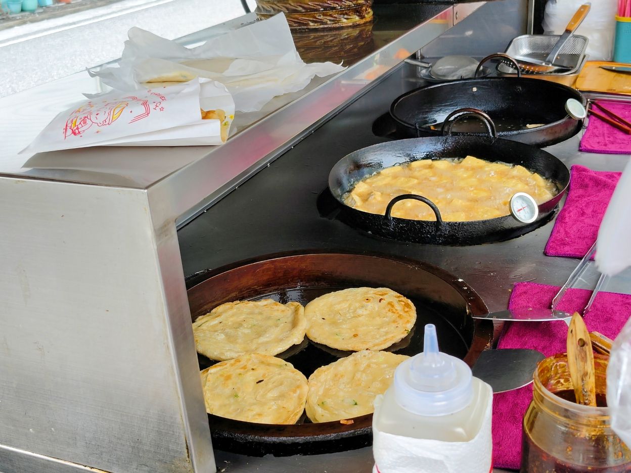 花蓮美崙小吃｜白燈塔公園旁邊現煎炸臭豆腐、蔥油餅、美崙現炸臭豆腐！