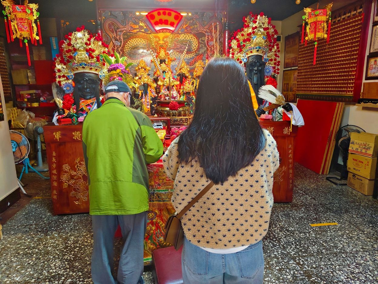 隱藏美食小吃店、在宮廟前吃義大利麵、不一樣 義大利麵、焗烤！