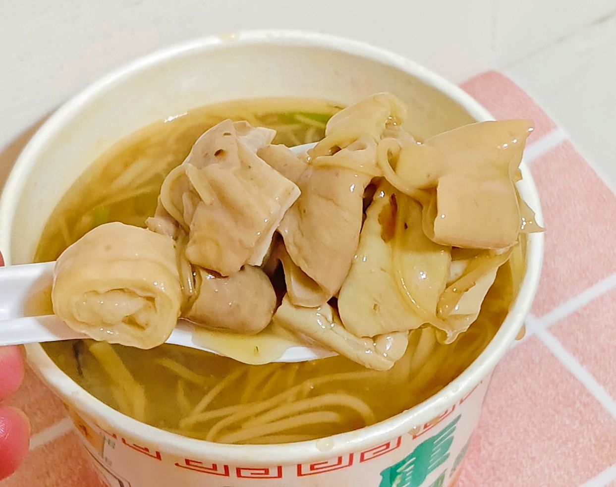 板橋第一麵線王就要來一套、麵線尬香腸在地人天天來、油庫口蚵仔麵線！