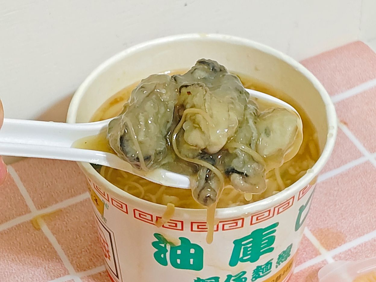 板橋第一麵線王就要來一套、麵線尬香腸在地人天天來、油庫口蚵仔麵線！