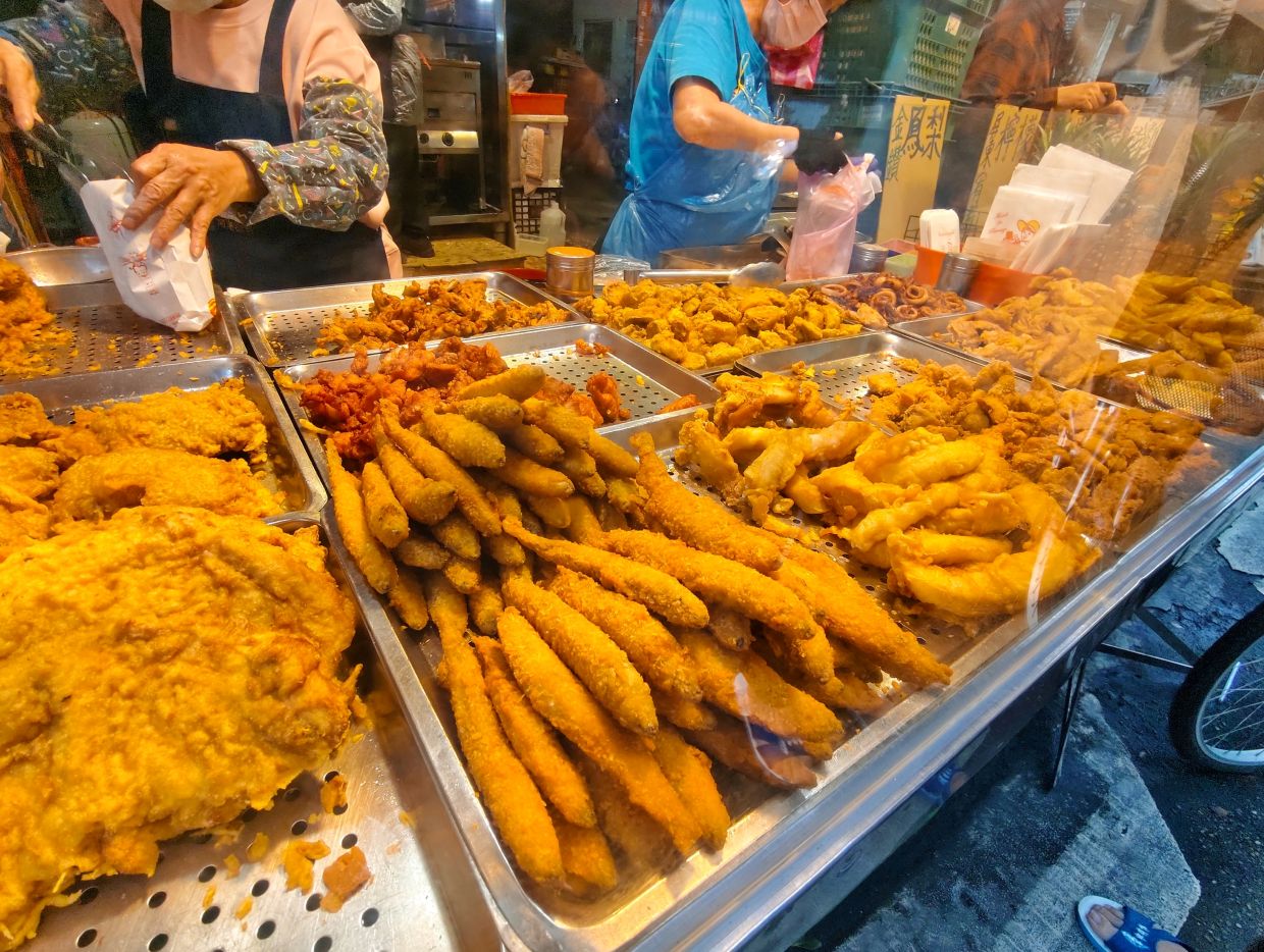 比手掌大雞排!爆肉厚厚一片超涮嘴才60元必收、花家香酥雞排!華江黃昏市場美食 - 第7張圖 比手掌大雞排!爆肉厚厚一片超涮嘴才60元必收、花家香酥雞排!華江黃昏市場美食