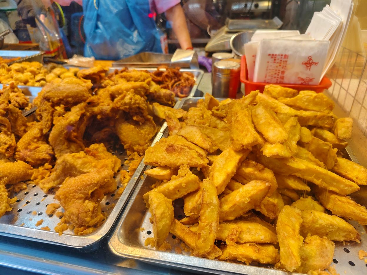 比手掌大雞排!爆肉厚厚一片超涮嘴才60元必收、花家香酥雞排!華江黃昏市場美食 - 第5張圖 比手掌大雞排!爆肉厚厚一片超涮嘴才60元必收、花家香酥雞排!華江黃昏市場美食