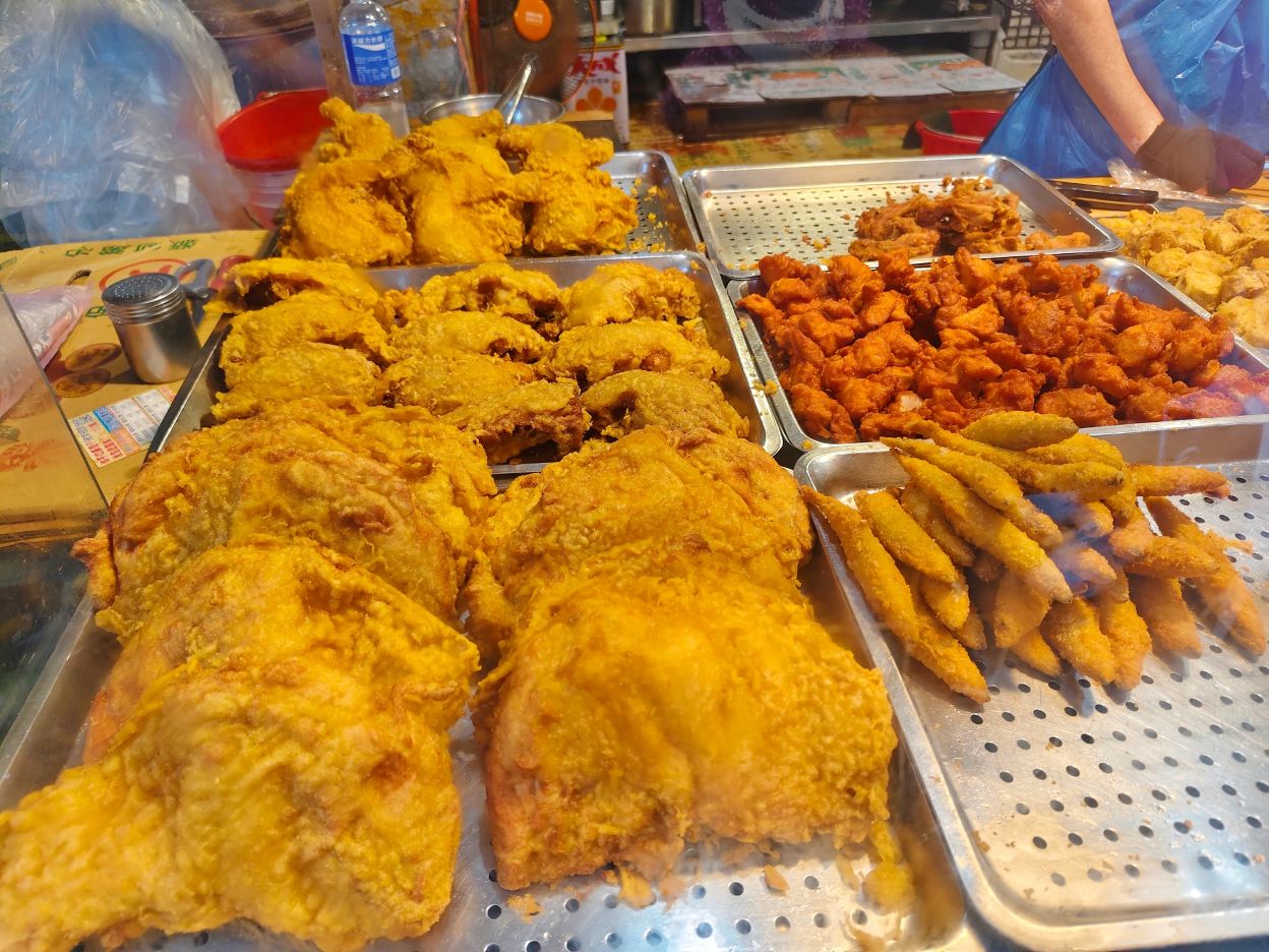 比手掌大雞排!爆肉厚厚一片超涮嘴才60元必收、花家香酥雞排!華江黃昏市場美食 - 第6張圖 比手掌大雞排!爆肉厚厚一片超涮嘴才60元必收、花家香酥雞排!華江黃昏市場美食