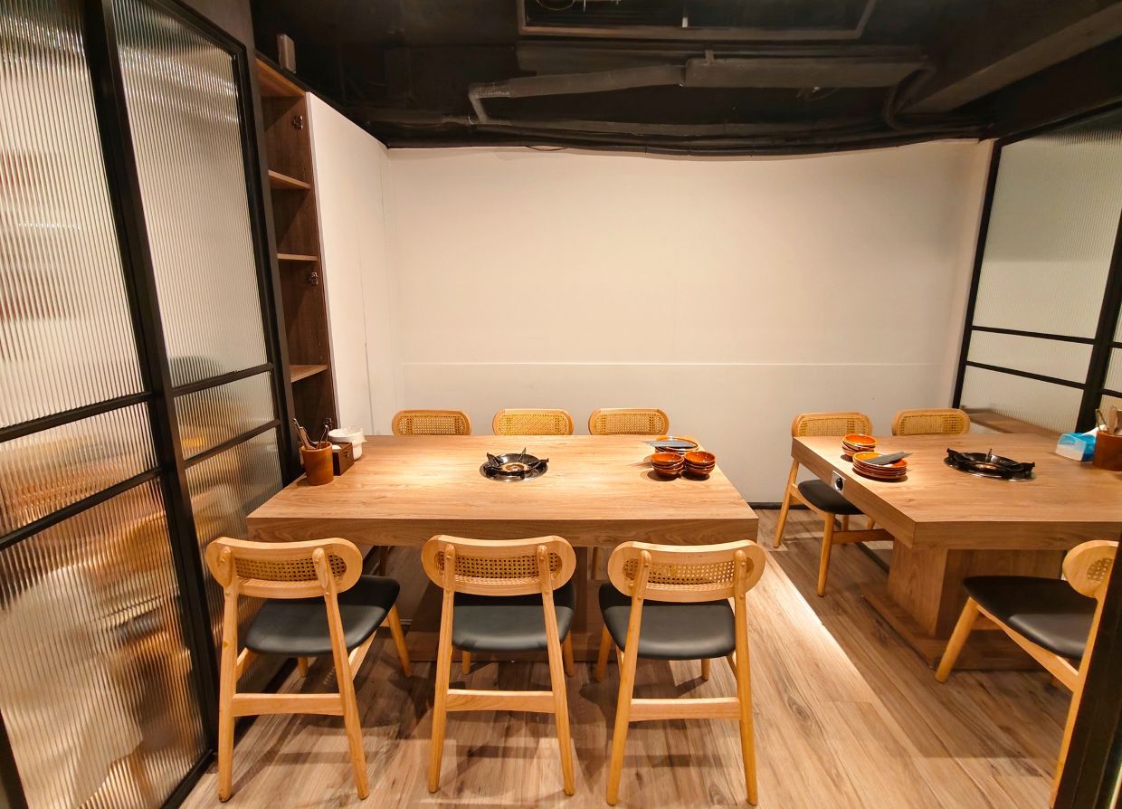 信義區火鍋、隱藏版黃牛沙朗值得一試、前法餐大廚獨家天然的功夫湯頭、「可以喝」的麻辣鍋、員外佬麻辣火鍋