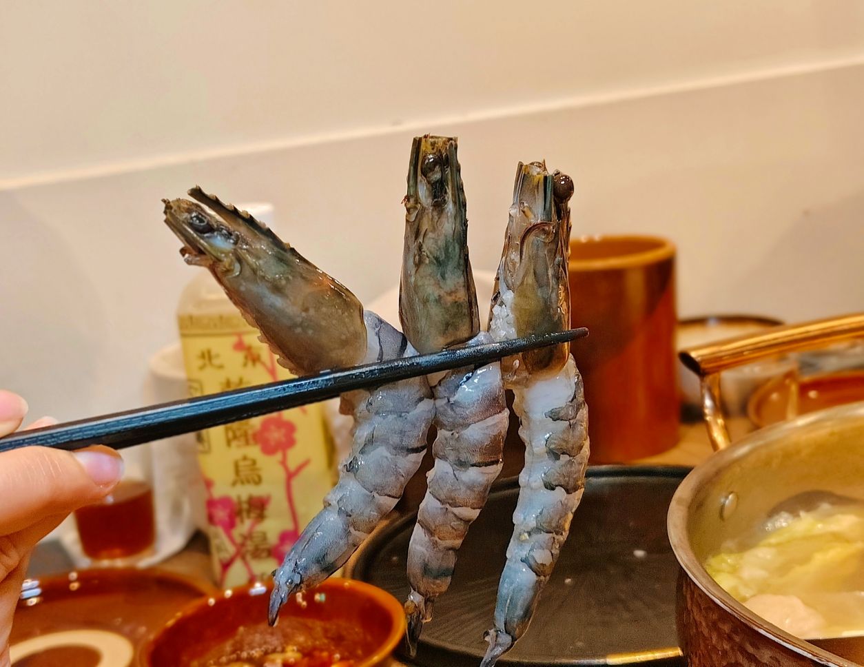 信義區火鍋、隱藏版黃牛沙朗值得一試、前法餐大廚獨家天然的功夫湯頭、「可以喝」的麻辣鍋、員外佬麻辣火鍋