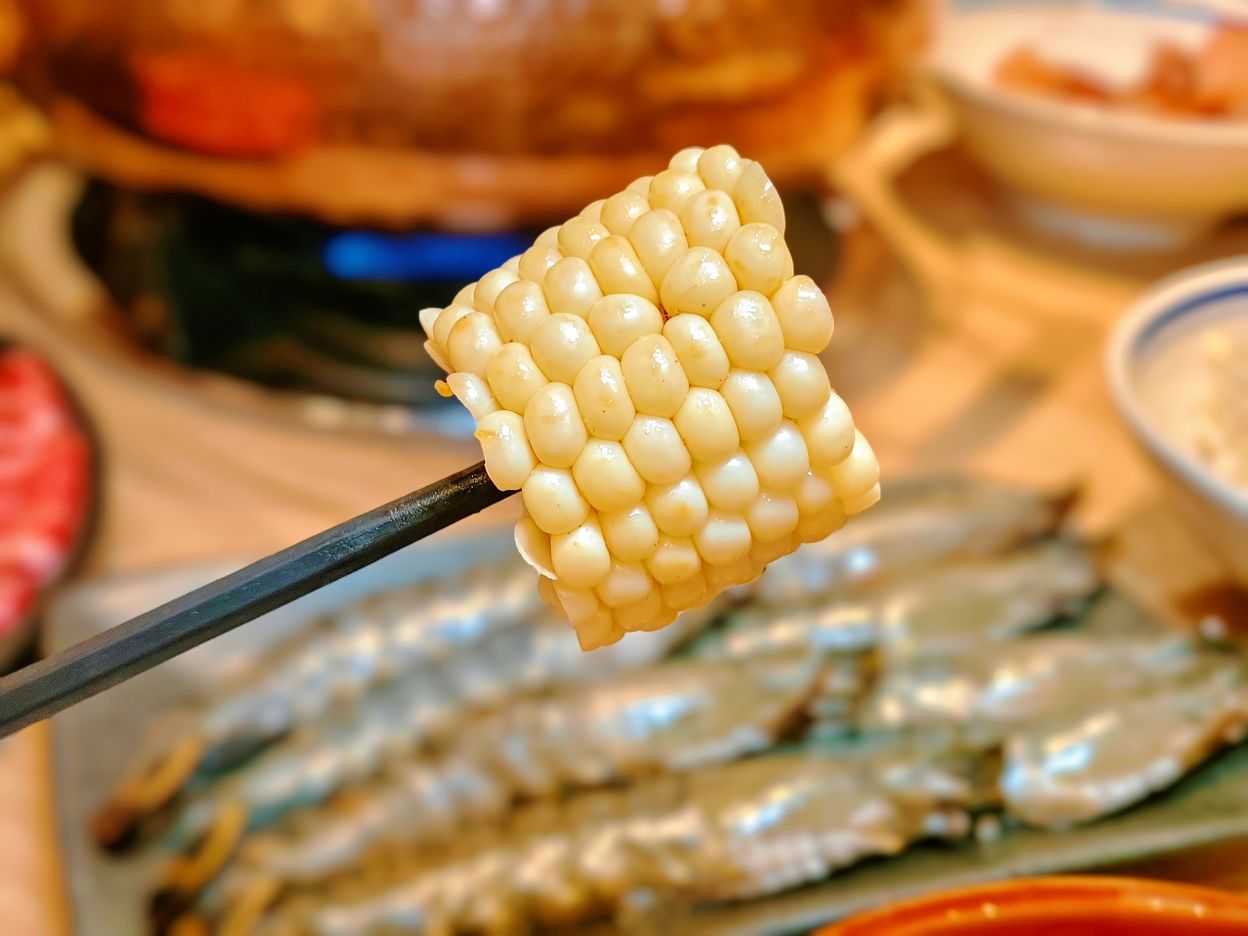 信義區火鍋、隱藏版黃牛沙朗值得一試、前法餐大廚獨家天然的功夫湯頭、「可以喝」的麻辣鍋、員外佬麻辣火鍋