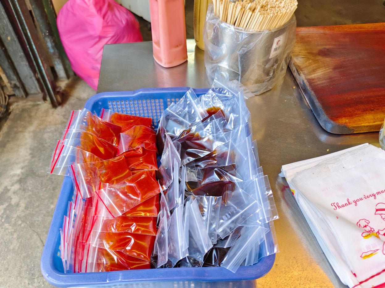 江子翠小吃｜學生下課的最愛、酥香下午點心、大同街下港蚵嗲、炸韭菜！板橋美食