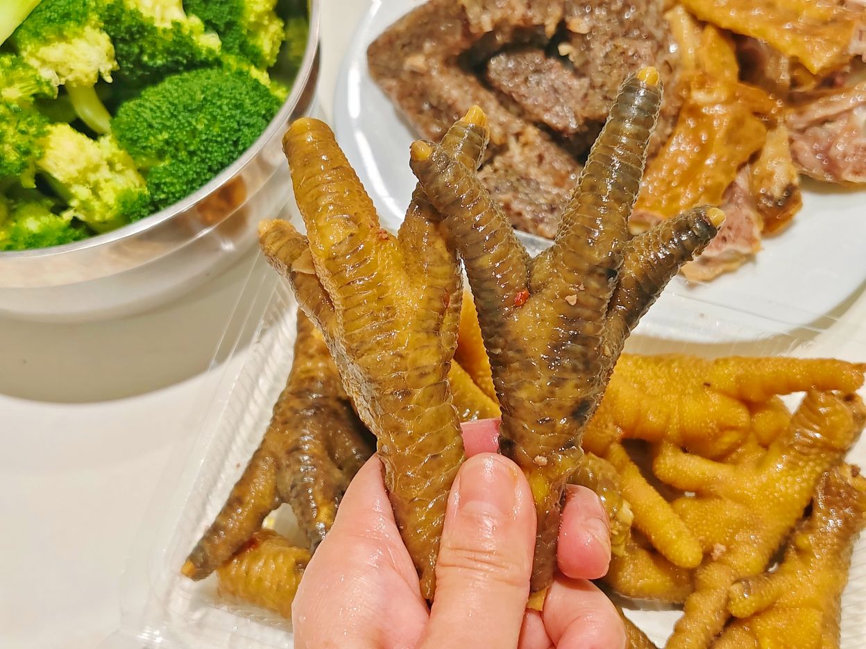 板橋江子翠美食小吃、買到隔天鵝肉退錢、標榜保證新鮮、天仙鵝肉！江寧黃昏市場美食！